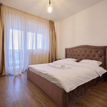 Cozy Collection Apartments At Palas Mall Iasi Bagian luar foto